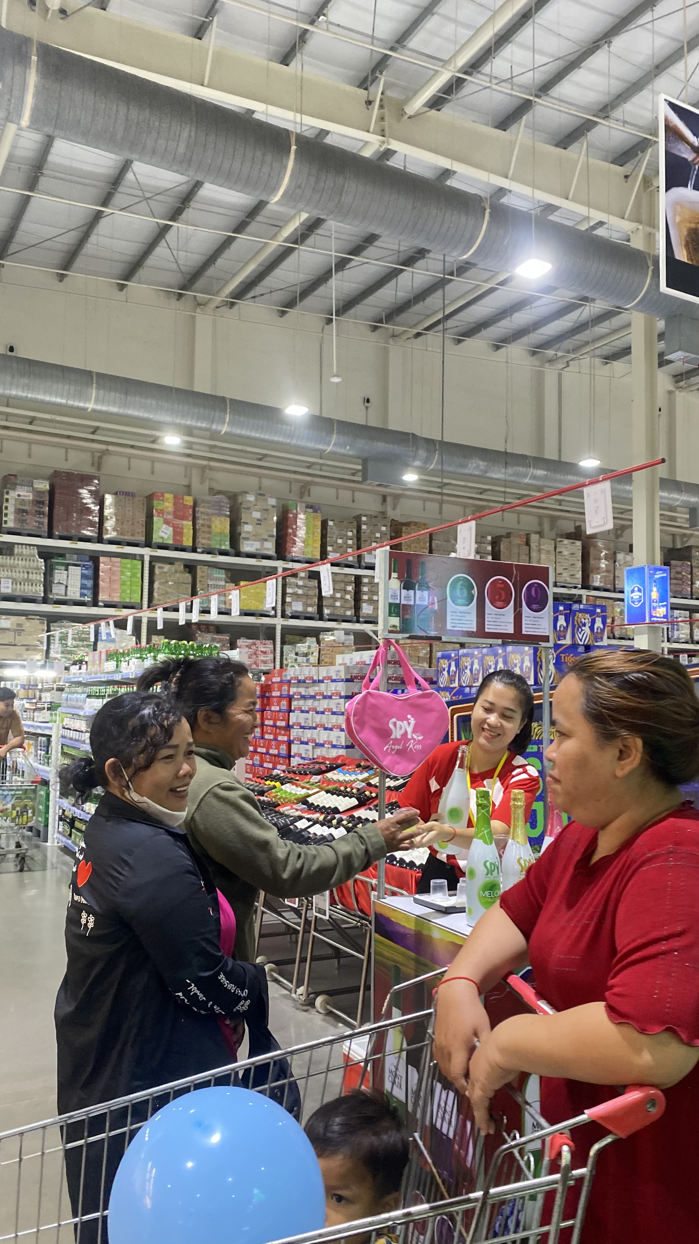 Sparkling Fruit Wine Testing Success at Makro Market Day 3 Highlights - Image 28